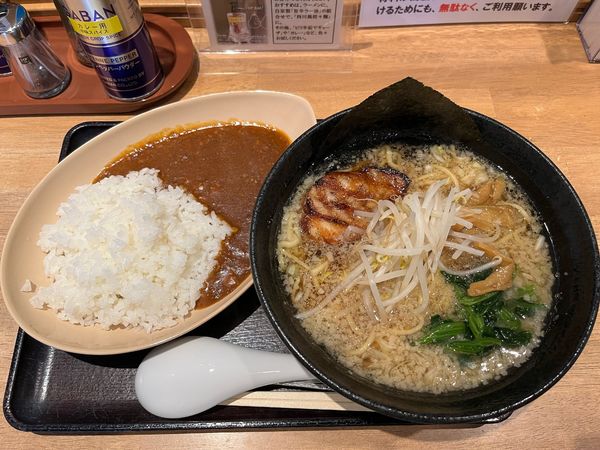 「こくまろ醤油ラーメン・カレーセット940円」@中島亭の写真