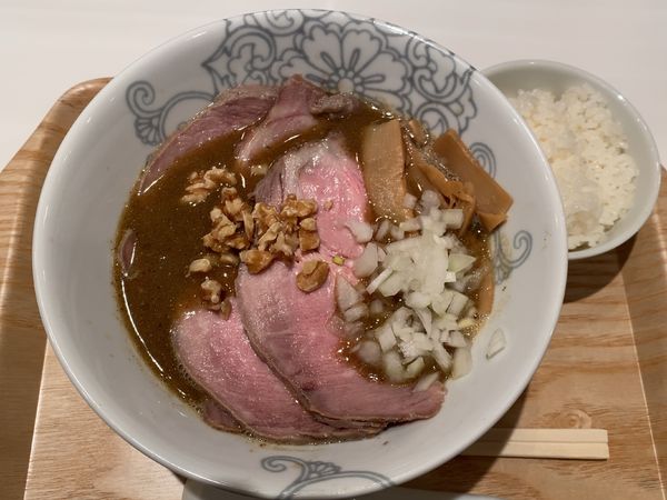 「濃厚煮干しそば 900円+チャーシュー」@麺や 彩～iro～の写真
