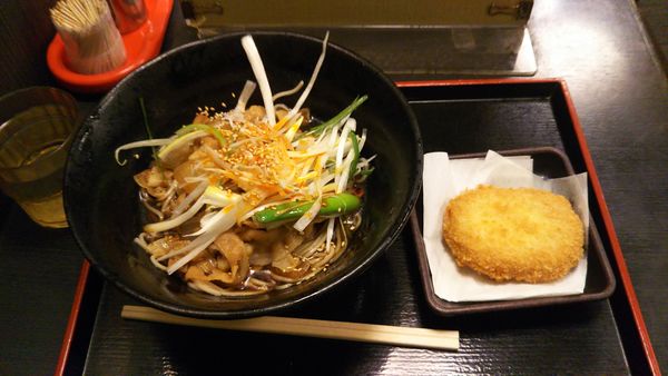 「【冬メニュー】辛ねぎ肉そば、コロッケ（クーポン）」@ゆで太郎 水道橋店の写真