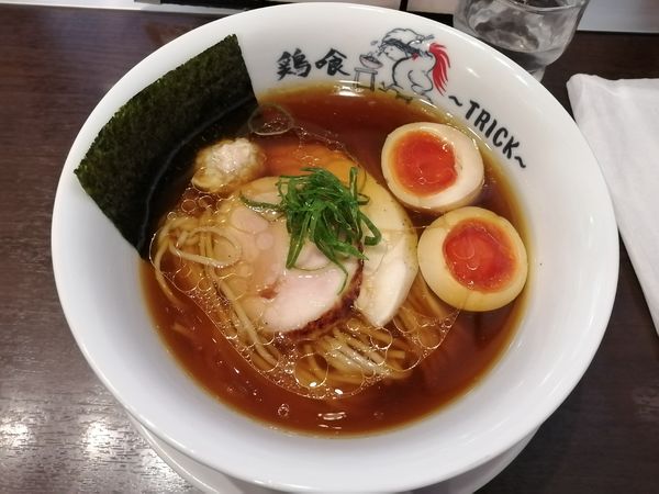 「味玉鶏の醤油らー麺　　1100円」@鶏喰～TRICK～の写真