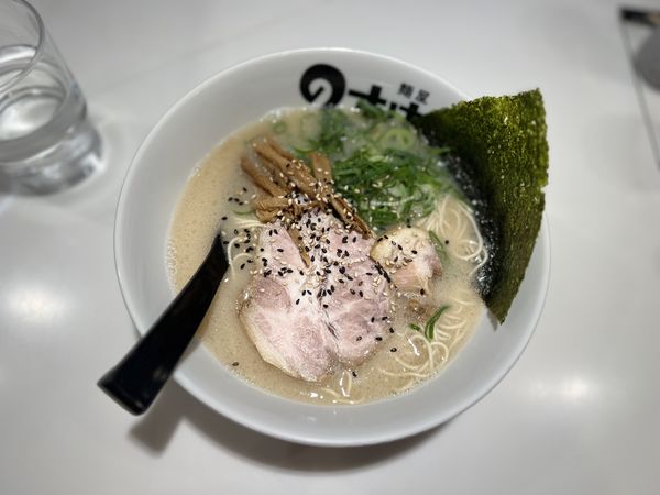 「らーめん白(細麺.バリ硬) 700円」@麺屋 のすけの写真