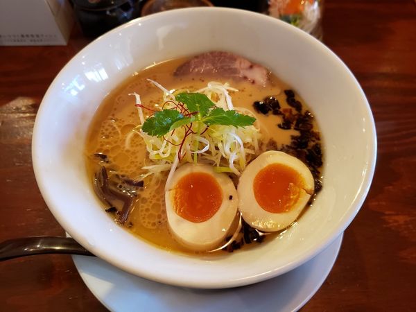 「濃熟鶏白湯しょうゆトロ玉ラーメン」@ラーメン とりたまの写真