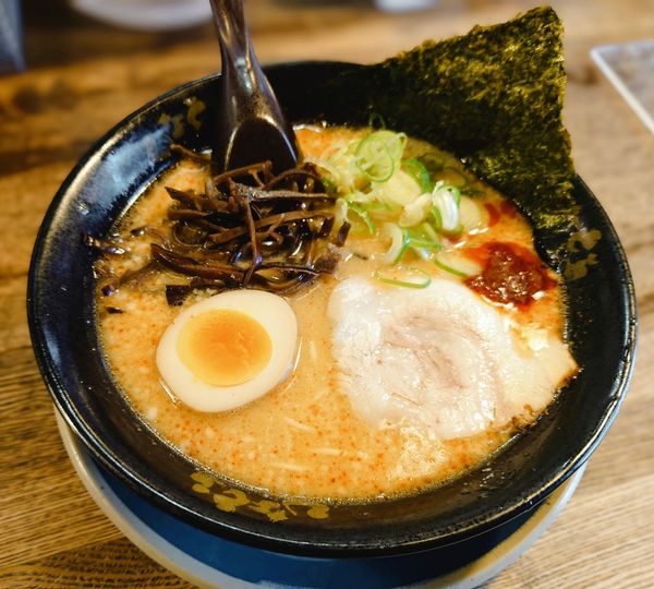 「カラ旨とんこつらーめん」@総本家 しなとら 美濃加茂店の写真