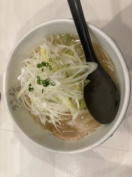 「とんこつラーメン　ネギ増し　¥900」@ラーメン海鳴 福岡空港店の写真