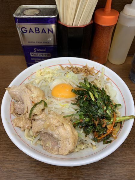 「小ラーメン ¥830 汁なし ¥100 ニラキムチ ¥100」@ラーメン二郎 横浜関内店の写真