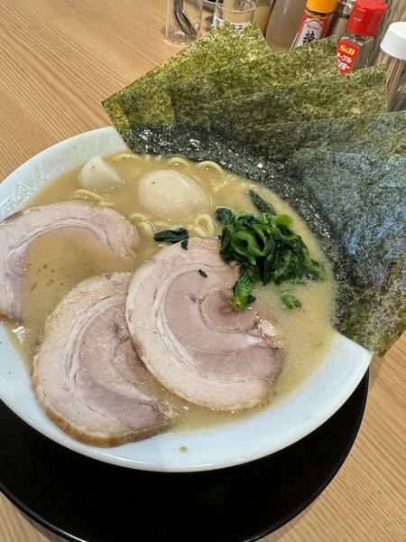 「ラーメンしょうゆMAX盛り」@横浜家系ラーメン 白金屋の写真