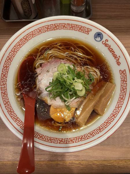 「醤油ラーメン880円」@ソラノイロ NIPPONの写真