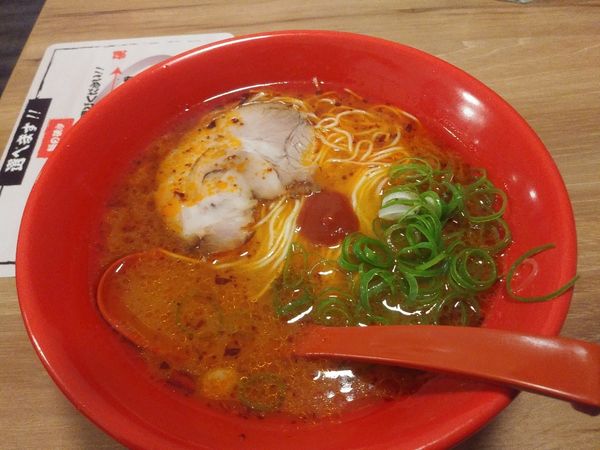 「博多豚骨　赤ラーメン　850円」@麺処 白虎 御殿場新橋店の写真