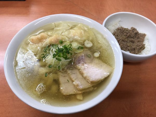 「海老ワンタンメン950円➕生姜丼100円」@日陰の写真