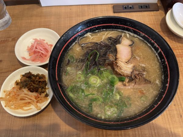 「濃ゆか豚骨+替玉」@麺 松風の写真