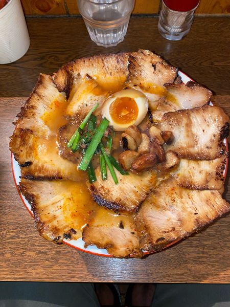 「焼豚ラーメン大盛肉盛りにんにく大辛¥1,300円」@焼豚ラーメン 三條の写真