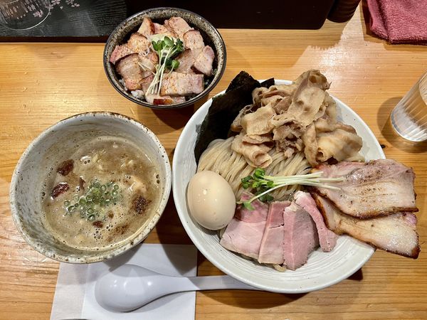 「特製濃厚豚骨魚介つけ麺 中＋旨旨やみつき肉」@KEN軒の写真
