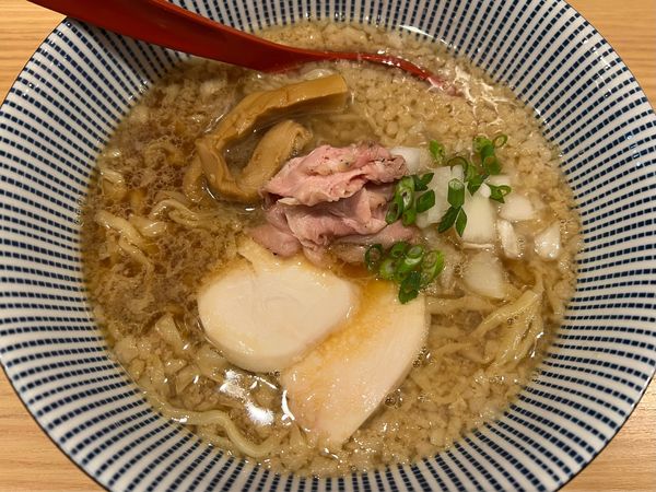 「背脂醤油らー麺」@焼きあご塩らー麺 たかはし 恵比寿店の写真