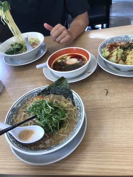 「ネギ肉そば/温玉旨辛つけ麺」@丸源ラーメン 大宮バイバス宮原店の写真