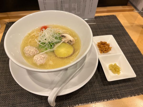 「鶏白湯トリュフ塩ラーメン」@自家製麺ほんまの写真