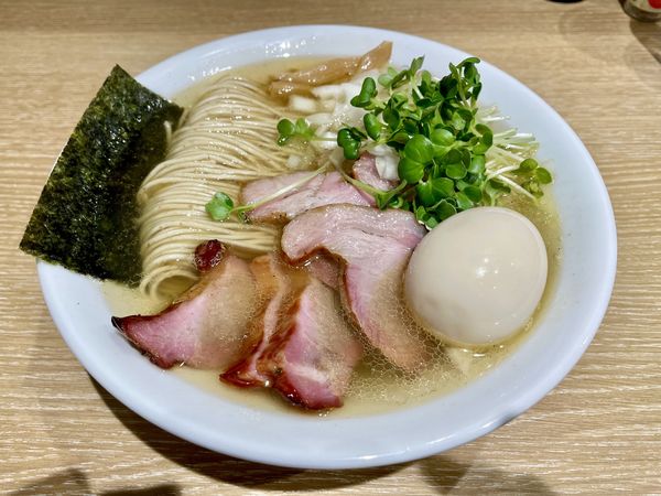 「特製煮干しそば（白）＋ 牡蠣の和え玉」@一番だしラーメン しんせんの写真
