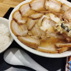 限定・メガ盛り焼豚ラーメン＋ランチ無料半ライス(1380)