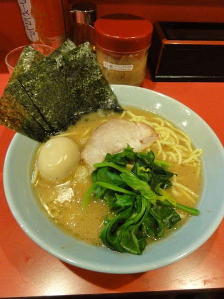「ラーメン750円硬め」@横浜家系ラーメン 黄金家の写真