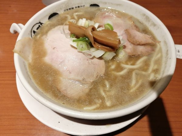 「濃口煮干そば　950円」@中華そば ひらこ屋 東京ラーメンストリート店の写真
