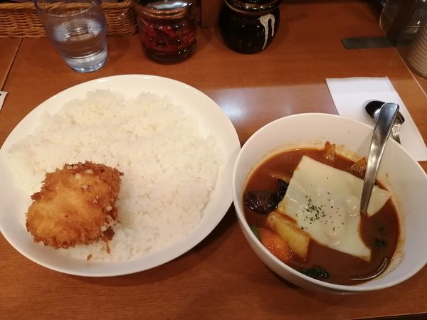 「エビ、チーズ、ほうれん草カリー860円カニクリーム240円」@ジンコックの写真