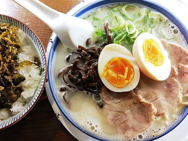 「ラーメン＋玉子＋高菜ごはんセット」@博多ラーメン しばらく 日本橋店の写真