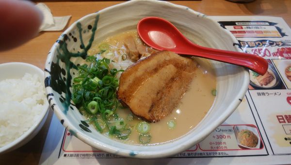「豚骨醤油ラーメン」@一骨麺 知多店の写真