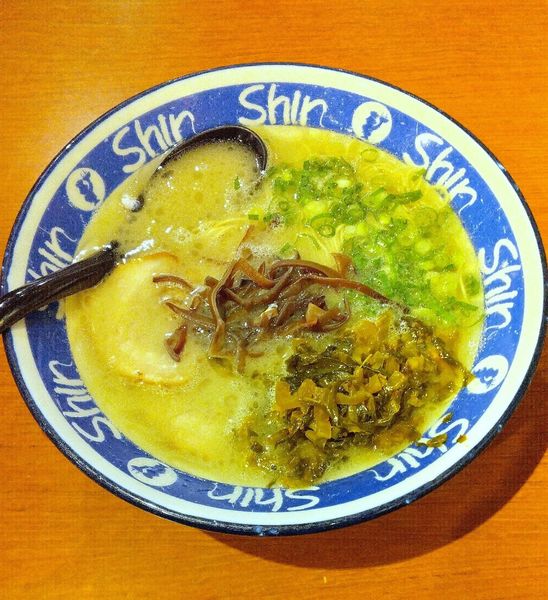 「高菜らーめん 870円」@博多ラーメン ShinShin 博多デイトス店の写真