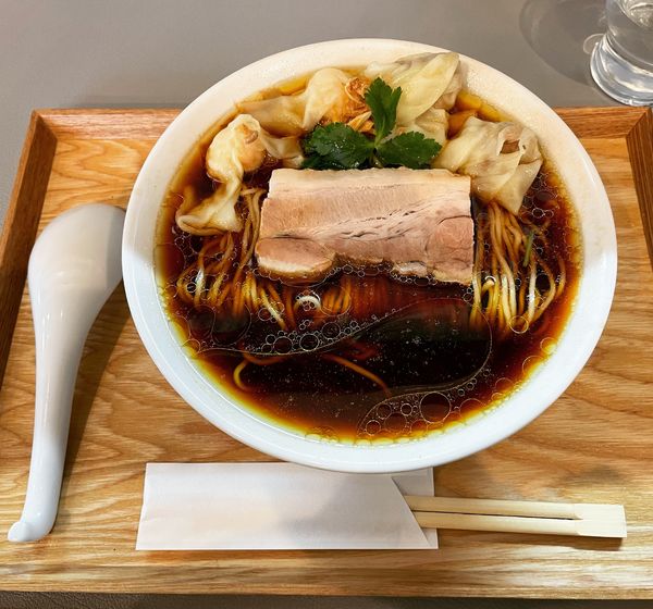 「ワンタン付き醤油(細麺)きりっと」@あはれの写真