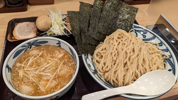 「特製醤油つけ麺大盛」@威風 南葛西店の写真