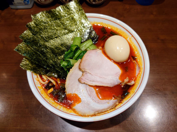 「らーめん もも(からし変更)+味付玉子」@らーめん飛粋の写真