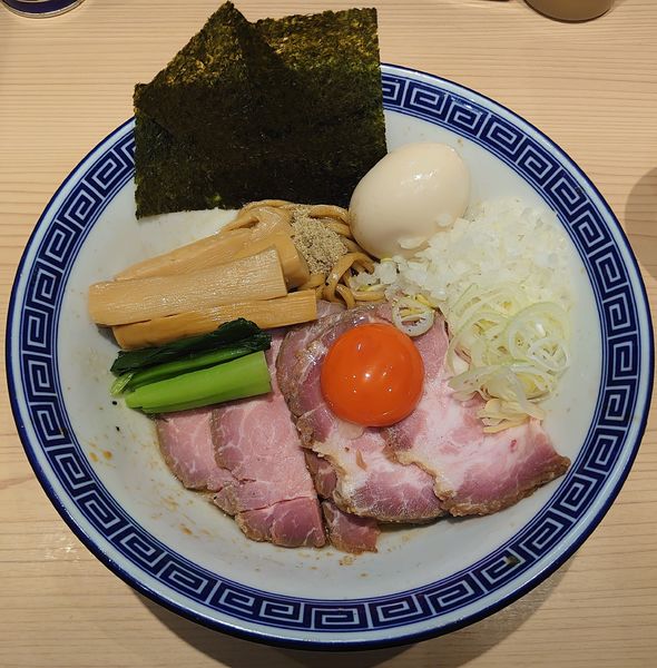 「【限定】特製いつもと違うまぜそば(半麺、1200円)」@狼煙 浦和店の写真