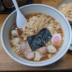 ワンタンメン 900円＋茶飯 50円