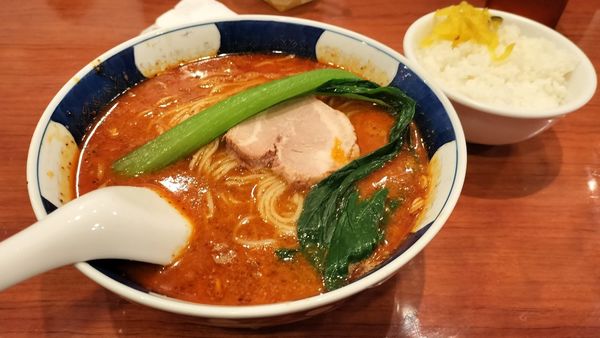 「だんだんめん＋サービスライス」@支那麺屋 日比谷よかろうの写真