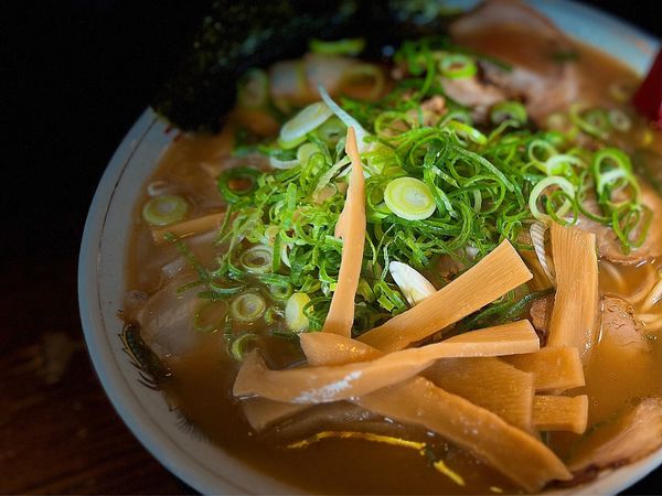 「豚骨煮干ラーメン 650円」@らーめん 楽縁の写真
