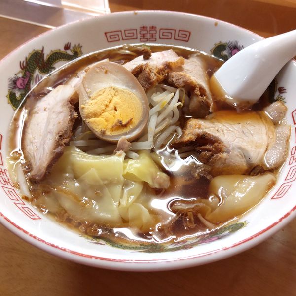 「チャーシューワンタンメン(¥1,000)」@中華料理 喜楽の写真