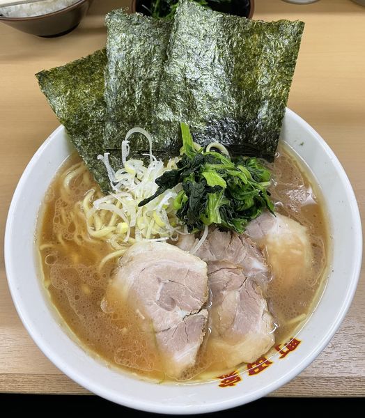 「チャーシュー麺　中盛」@横浜ラーメン 町田家 新宿南口店の写真
