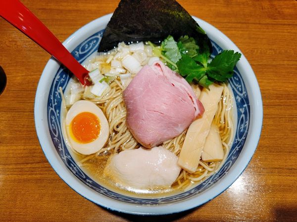 「煮干しそば白醤油」@寿製麺よしかわ 川越店の写真