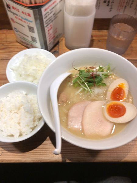 「味玉入り濃厚鶏白湯そば」@鶏そば みた葉の写真