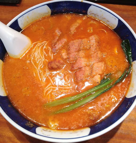 「排骨担々麺（大盛り）（大辛）」@支那麺 はしご 銀座四丁目店の写真