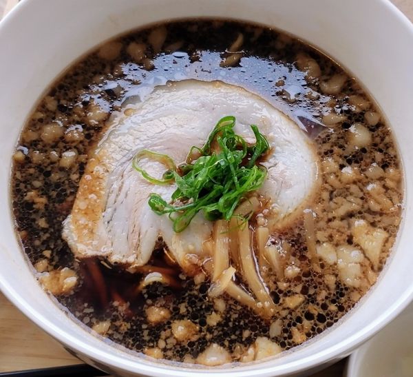 「黒い鶏醤油拉麺 ５００円 （通常９４０円）」@鶏醤油拉麺専門店そうわの写真