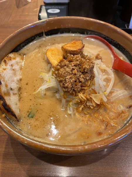 「北海道味噌　ラーメン➕麺固め➕炙りチャーシュー1枚」@麺場 田所商店 木更津店の写真