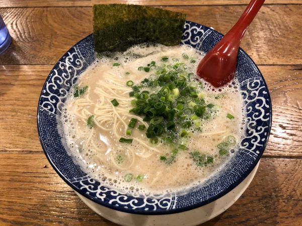 「豚骨ラーメン(肉抜き)+替玉」@博多ラーメン 鶴亀堂 天白平針店の写真