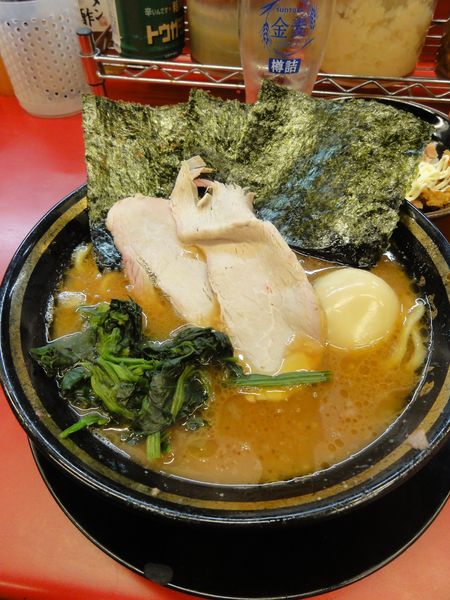 「ラーメン750円薄め 🍺🍺 半チャーシューまぶし100円」@柏 王道家の写真