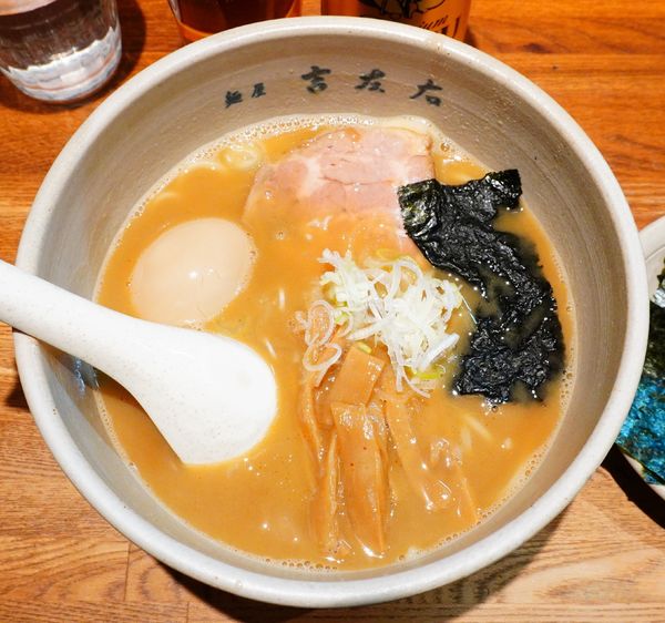 「味玉らーめん＋のり＋エビスビール（小瓶）」@麺屋吉左右の写真