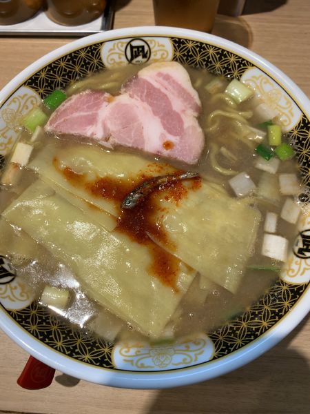 「すごい煮干しラーメン（870円）」@すごい煮干ラーメン凪 多摩センター店の写真
