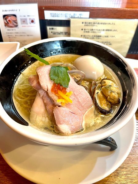 「浅利とムール貝の汐そば＋合鴨低温調理＋味玉」@麺処しろくろの写真