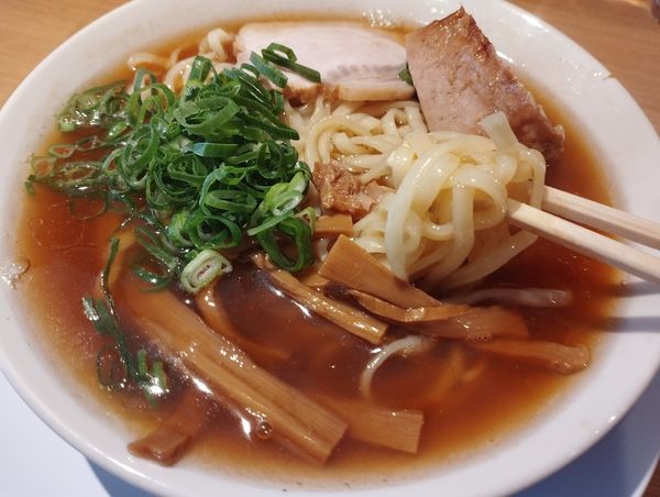 「中華そば(醤油)(800)＋大盛(100)」@中華そば やなぎやの写真