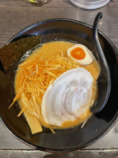「醤油辛ネギ」@麺や むこうぶち 船堀店の写真