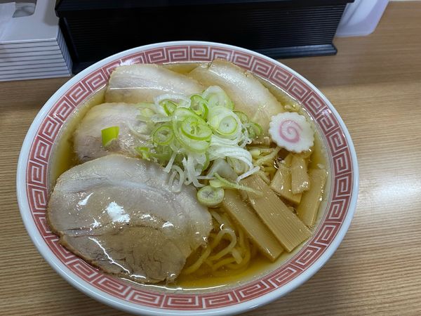 「中華そば（中）750円+チャーシュー増し200円」@なっとくの中華そば 横綱 葛の湯店の写真