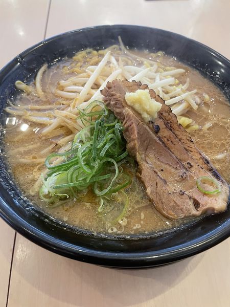 「すみれ系味噌ラーメン」@北海道らーめん 味噌ノ頂の写真